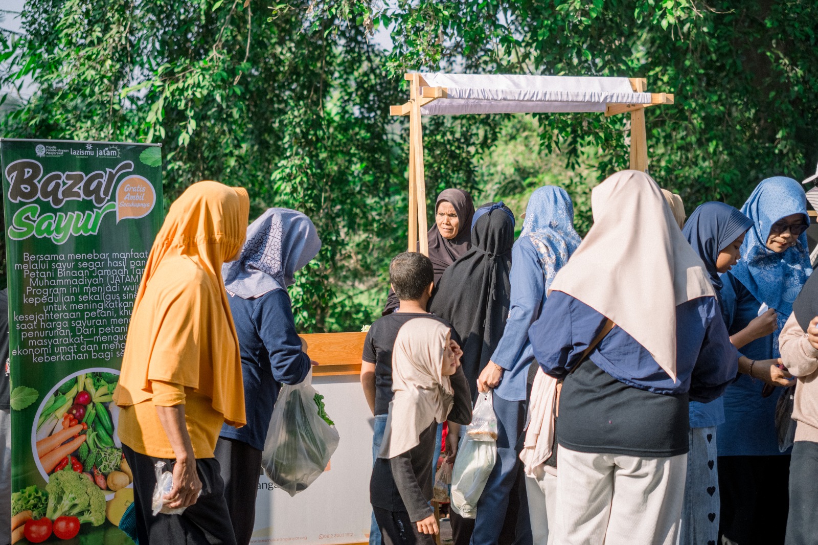 Bazar Sayur LAZISMU Meriahkan Milad ke-13 MI Muhammadiyah Suruhkalang - Berita Lazismu