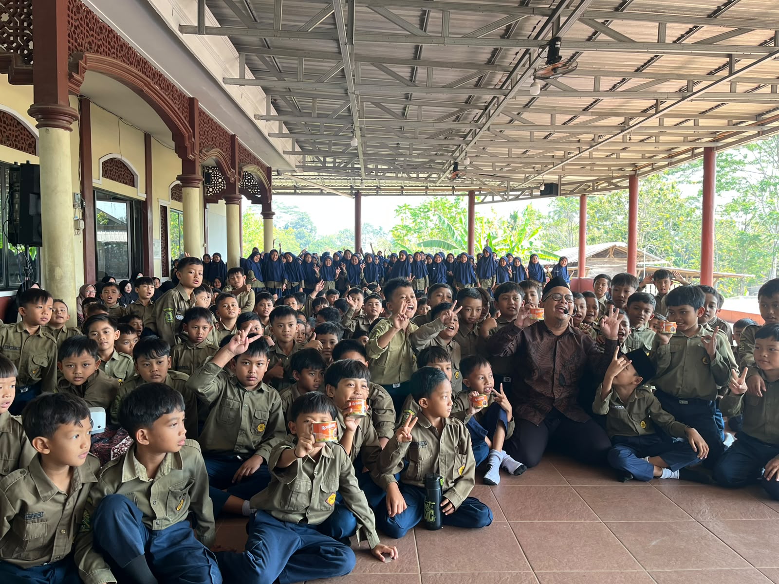 RendangMu Goes to School Hadir di SD IT Jumapolo, Kenalkan Produk Olahan Daging Qurban LAZISMU kepada Siswa - Berita Lazismu